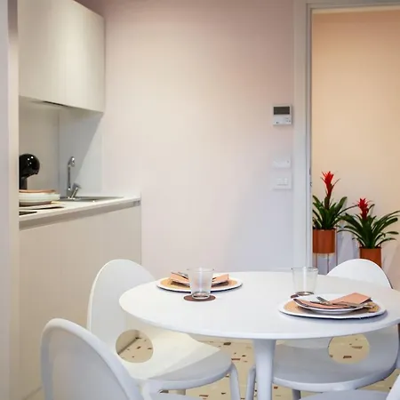 The Lady C - High Apartment