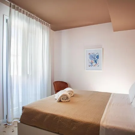 The Lady C - High Apartment *