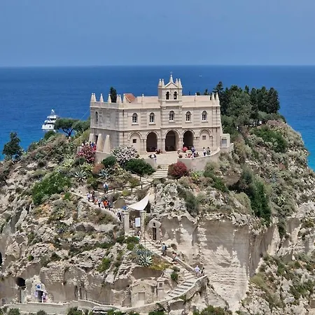 Апартаменты The Lady C - High *